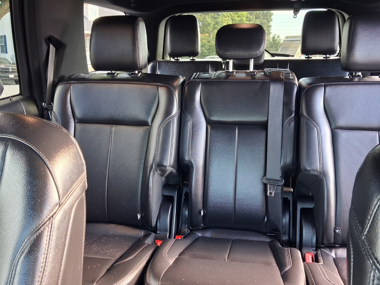 Used 2020 Ford Expedition XLT w/ Equipment Group 202A AWD/4WD image 18