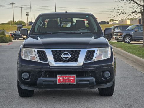 Used 2018 Nissan Frontier SV image 2