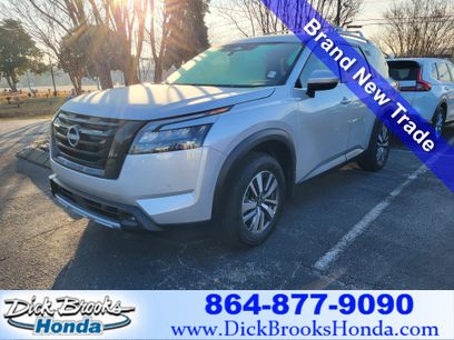 Used 2025 Nissan Pathfinder SL w/ Black Appearance Package