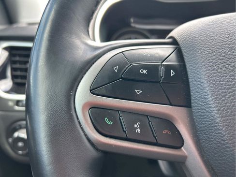 Certified 2019 Jeep Cherokee Limited w/ Technology Group FWD image 14
