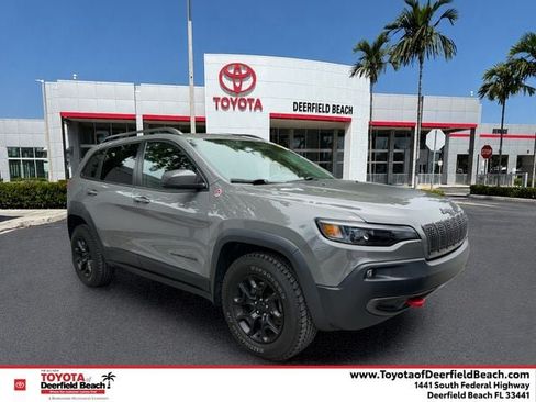 Used 2019 Jeep Cherokee Trailhawk AWD/4WD image 1