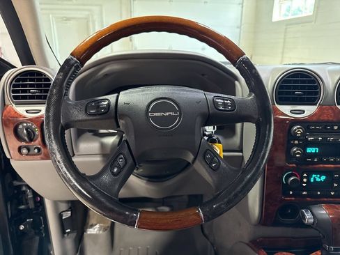 Used 2008 GMC Envoy Denali w/ Sun And 6-Disc Cd Package RWD image 11