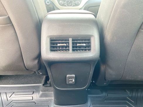 Used 2020 Chevrolet Equinox LS FWD image 12