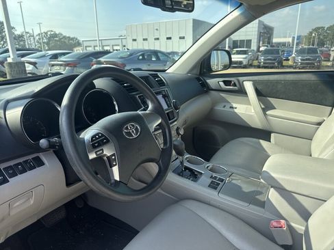 Used 2013 Toyota Highlander Base Plus image 24