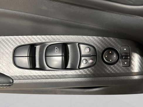 Used 2025 Nissan Altima 2.5 SV image 17