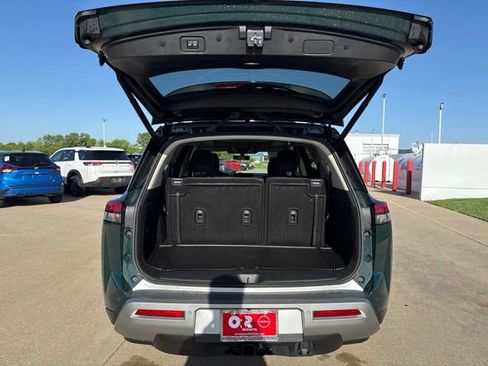 Used 2023 Nissan Pathfinder Platinum AWD/4WD image 10