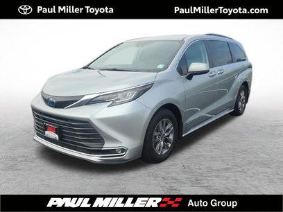 Used 2021 Toyota Sienna XLE