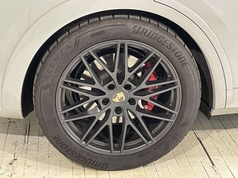 Certified 2025 Porsche Cayenne GTS AWD/4WD image 13