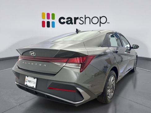 Used 2024 Hyundai Elantra SEL image 5