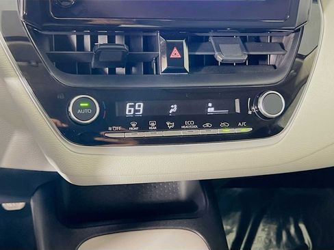 Used 2025 Toyota Corolla LE FWD image 15