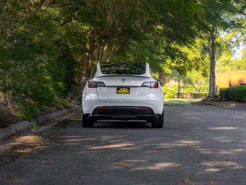 Used 2020 Tesla Model Y Long Range AWD/4WD image 39
