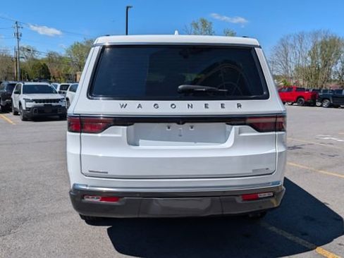 Used 2022 Jeep Wagoneer Series I AWD/4WD image 6