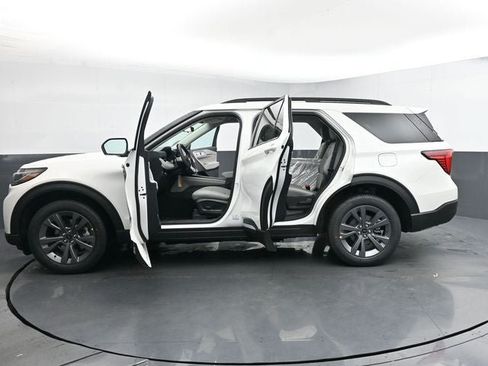 Used 2025 Ford Explorer Active w/ Active Comfort Package AWD/4WD image 37