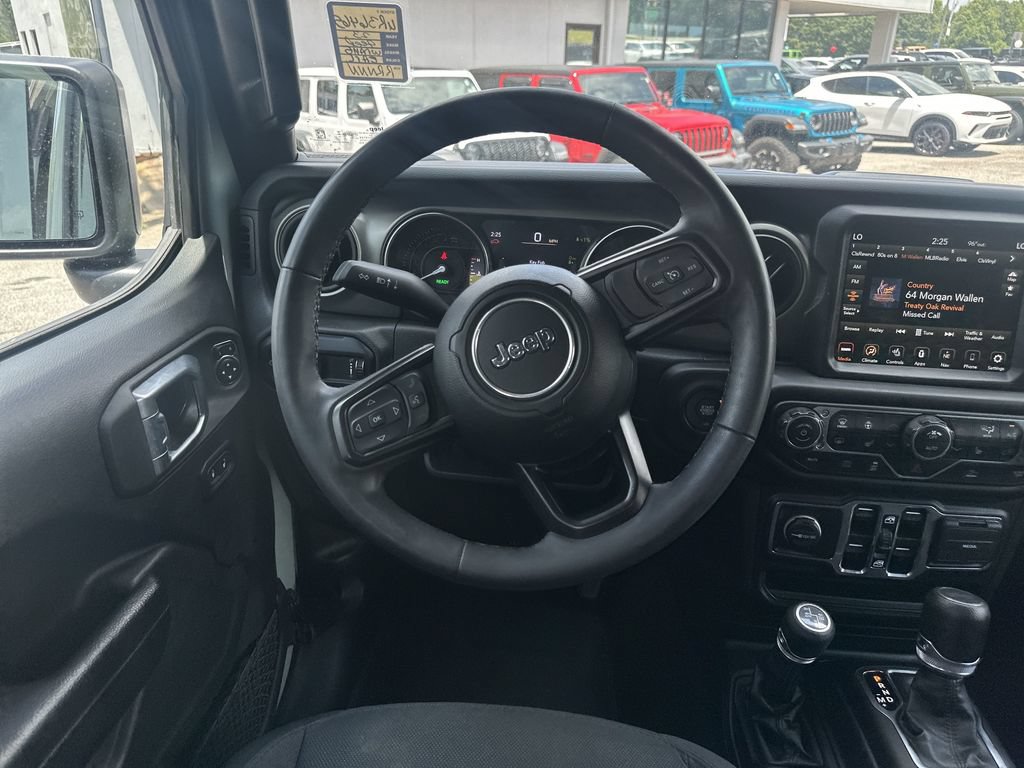 Used 2023 Jeep Wrangler Unlimited w/ Sun & Screen Package AWD/4WD image 23