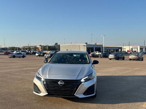 Certified 2025 Nissan Altima 2.5 SV FWD image 6