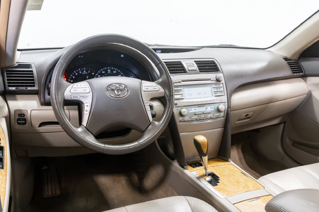 Used 2007 Toyota Camry XLE FWD image 6