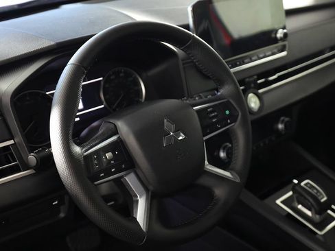 Used 2024 Mitsubishi Outlander SE FWD image 19