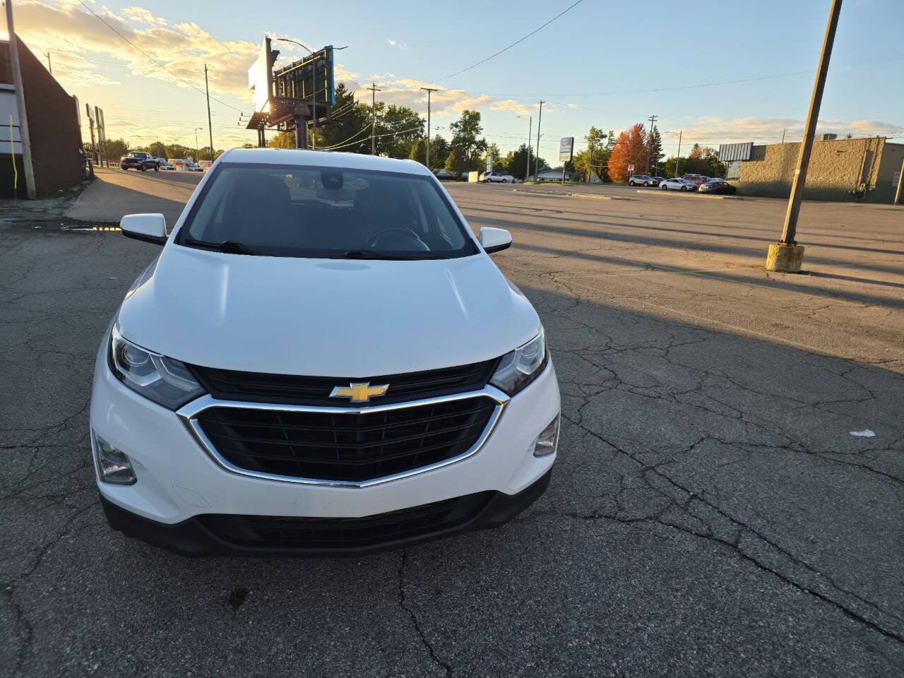 Used 2019 Chevrolet Equinox LT w/ Driver Convenience Package FWD image 9