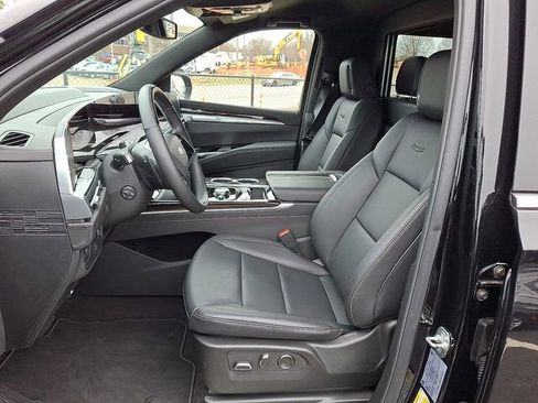 New 2025 Cadillac Escalade Luxury image 9