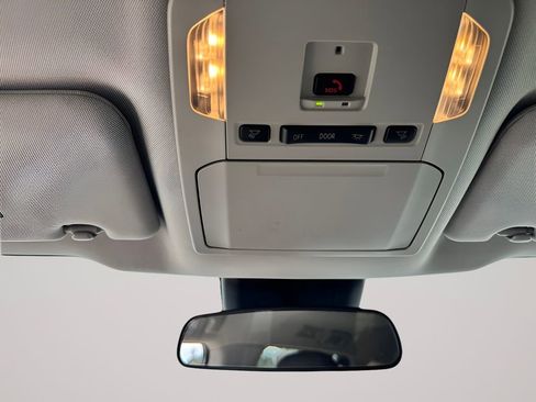 Used 2024 Toyota Highlander LE image 33