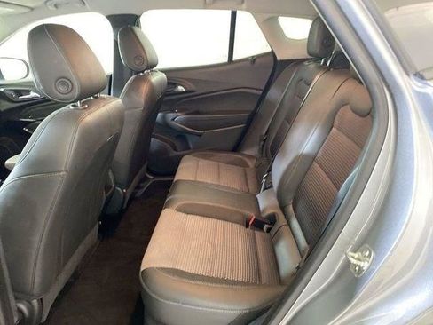 Used 2025 Chevrolet Trax LT FWD image 32