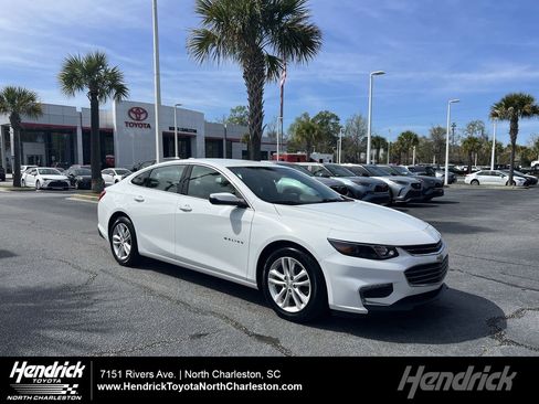 Used 2017 Chevrolet Malibu LT w/ Leather Package image 1