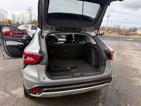 Used 2025 Chevrolet Trax LT image 16