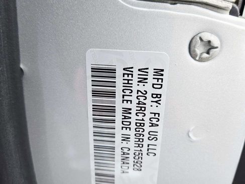 Used 2024 Chrysler Pacifica Touring-L image 40