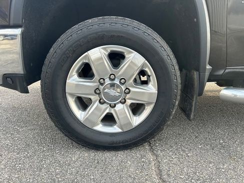 Used 2020 Chevrolet Silverado 3500 LTZ w/ LTZ Premium Package image 10