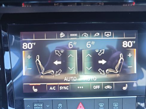 Used 2022 Audi e-tron Premium w/ Convenience Plus Package image 19