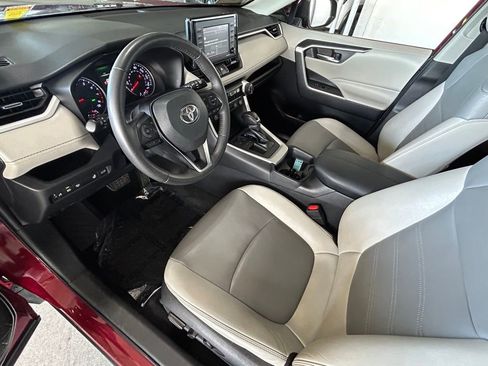 Used 2020 Toyota RAV4 XLE Premium image 42