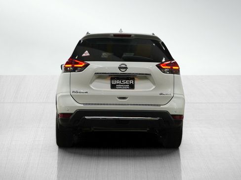 Used 2019 Nissan Rogue SL w/ Premium Package image 4