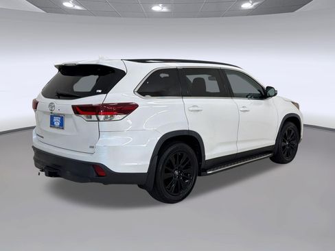 Used 2019 Toyota Highlander SE FWD image 9