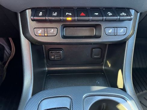 Used 2022 Chevrolet Colorado Z71 w/ Safety Package image 31