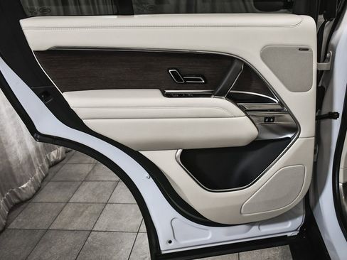 Used 2023 Land Rover Range Rover SE image 13