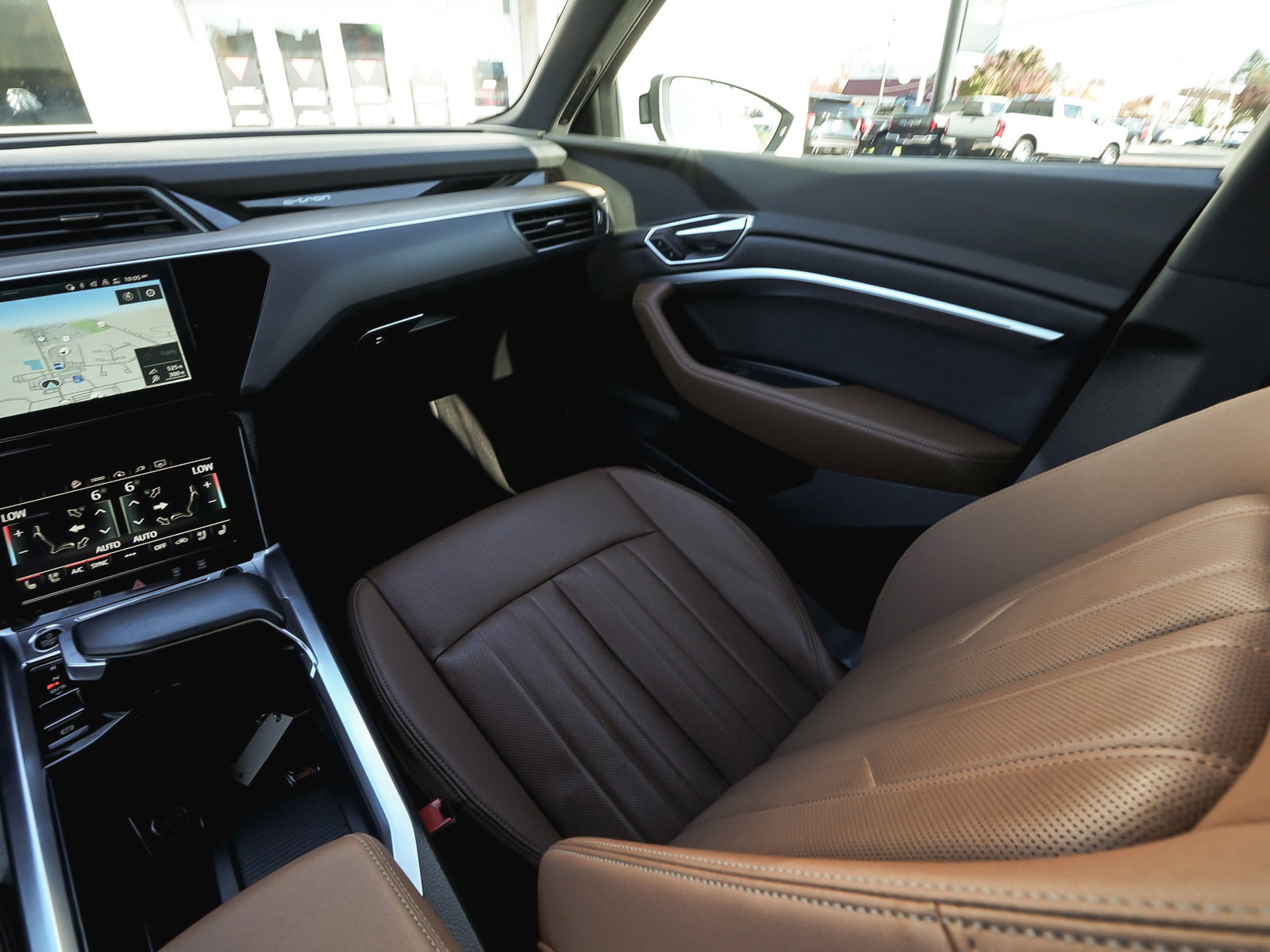 Used 2024 Audi Q8 e-tron Premium Plus AWD/4WD image 50