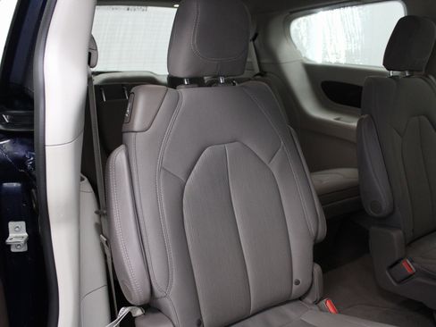 Used 2020 Chrysler Pacifica Touring w/ Advanced Safetytec Group image 20