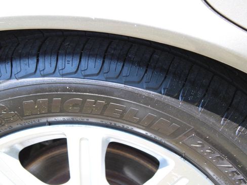 Used 2011 Cadillac DTS image 38