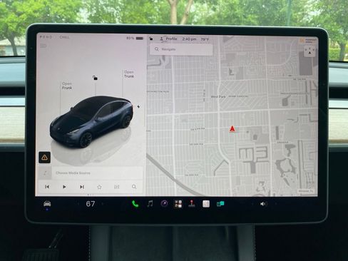 Used 2024 Tesla Model Y Long Range AWD/4WD image 30