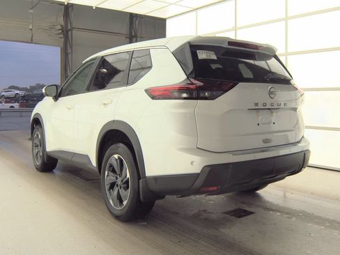 Used 2025 Nissan Rogue SV FWD image 2