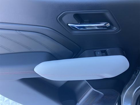 Used 2024 GMC Canyon AT4X image 44