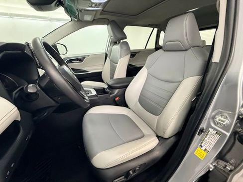 Used 2022 Toyota RAV4 XLE Premium FWD image 17