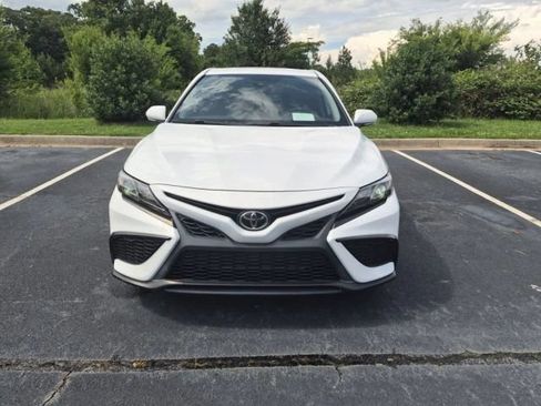 Used 2024 Toyota Camry SE FWD image 3