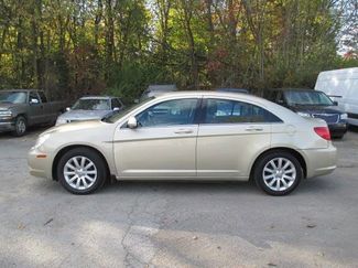 Used 2011 Chrysler 200 Limited image 1