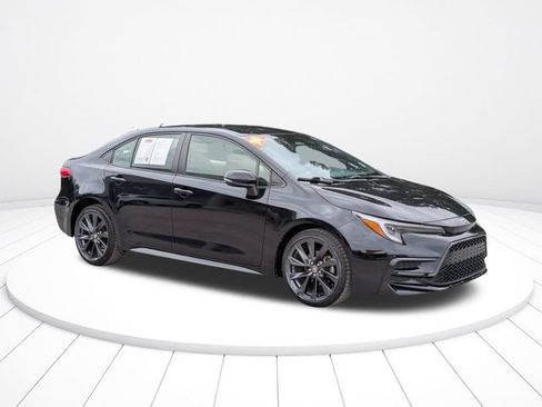 Used 2024 Toyota Corolla SE FWD image 2