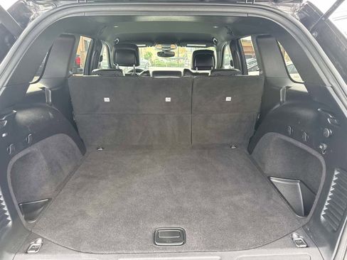 Used 2019 Jeep Grand Cherokee Altitude image 9