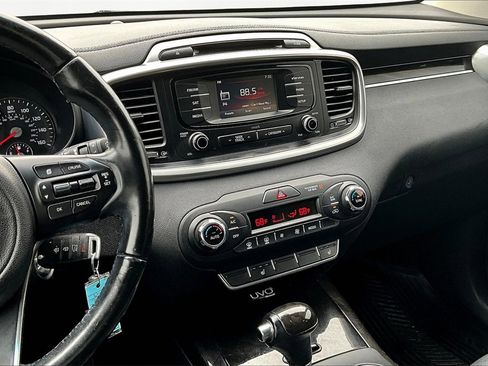 Used 2016 Kia Sorento EX image 6