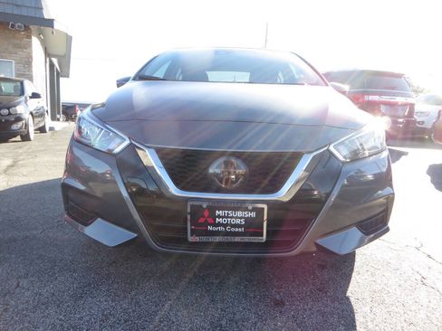 Used 2021 Nissan Versa SV image 5