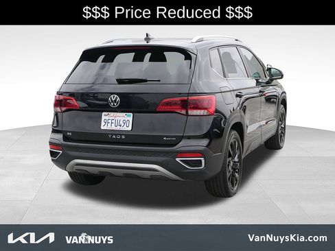 Used 2023 Volkswagen Taos SE w/ Panoramic Sunroof Package AWD/4WD image 34