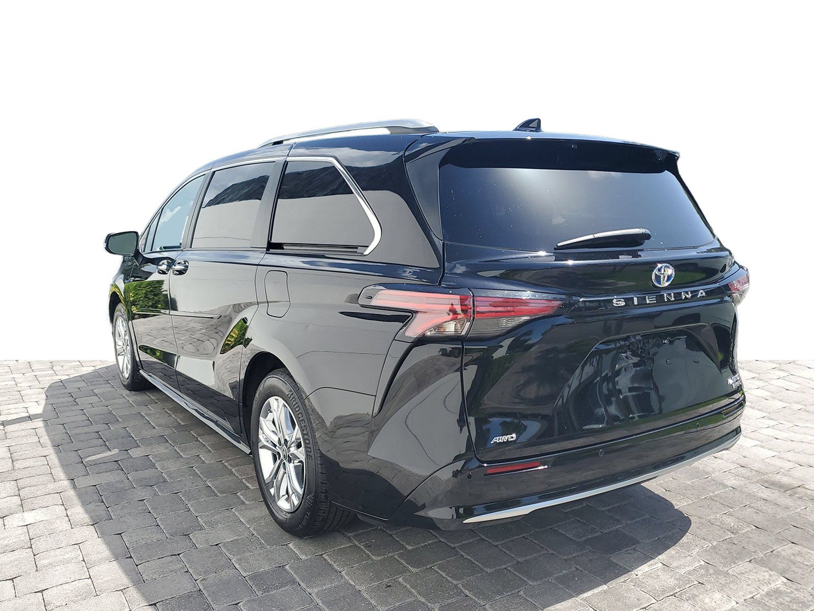 Used 2023 Toyota Sienna Platinum AWD/4WD image 4